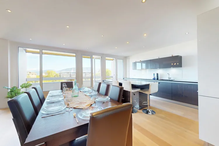 Modern 5-Room Apartment with 3 Bedrooms and Open View – Peaceful, Sought-After Neighborhood Interior 2