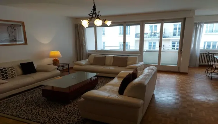 Bel appartement design de trois chambres à Champel, Genève