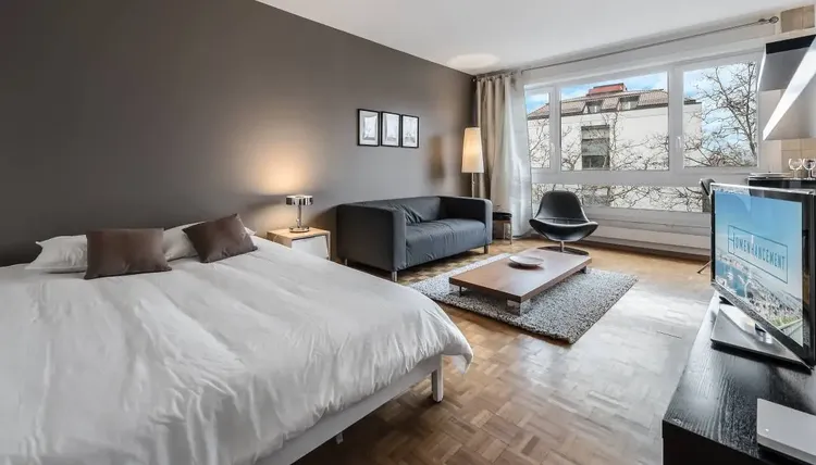 Perfect located studio apartment low-budget in Charmilles, Geneva Interior 2