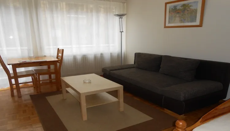 Nice looking furnished studio next to the parc Bertrand