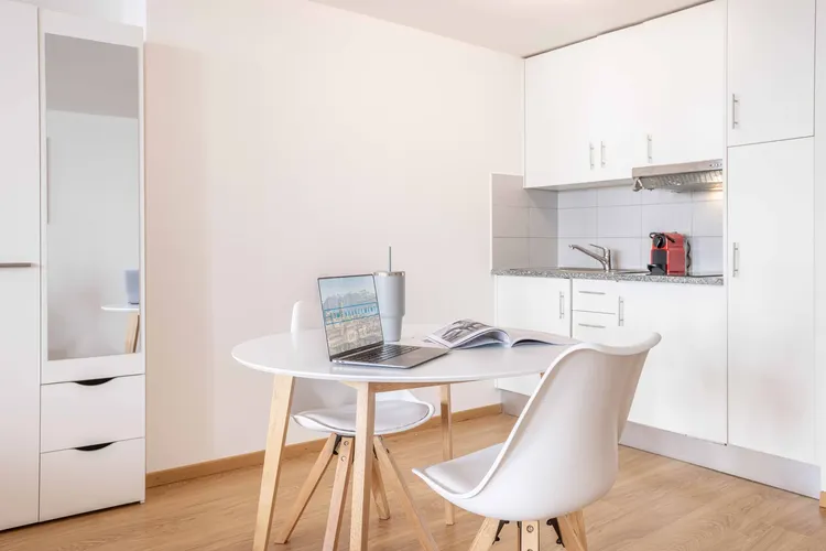 Studio meublé, situé en plein centre de Lausanne, idéal pour les étudiants. Interior 2
