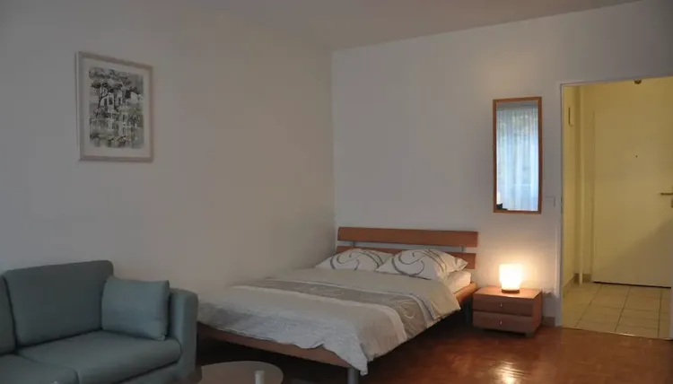 Fully furnished studio apartment in Champel, Geneva Interior 1