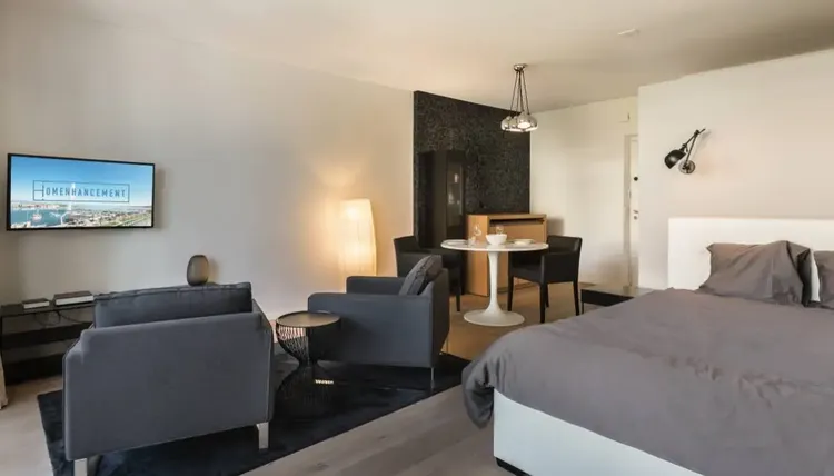 Fully furnished studio apartment with great view in Champel, Geneva
