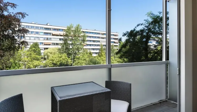 Fully furnished studio apartment with great view in Champel, Geneva Interior 4