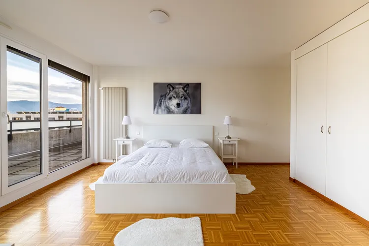 Stunning new three-bedrooms flat  Interior 1