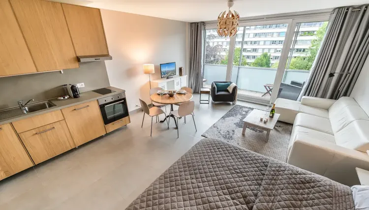 Superbe studio à petit budget avec grand balcon à Champel, Genève Interior 2