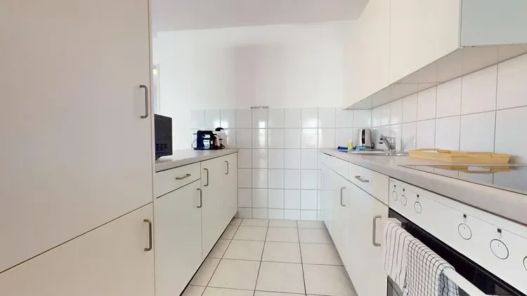 Modern 2-Bedroom Apartment with Balcony in Zurich Kreis 5 – Neugasse 83 Interior 1