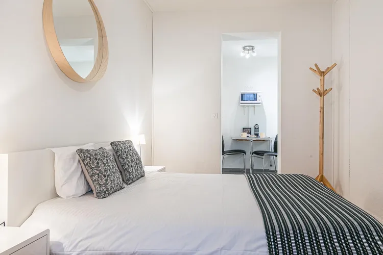Furnished studio near Lausanne train station with Wi-Fi Interior 3