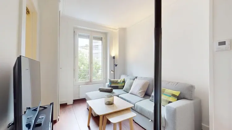 Charming 1-Bedroom Apartment in Central Geneva Interior 1
