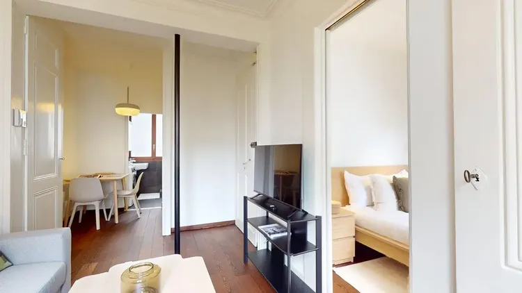 Charming 1-Bedroom Apartment in Central Geneva Interior 2