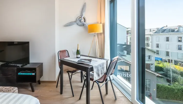 Stylish studio apartment in Plainpalais, Geneva Interior 2