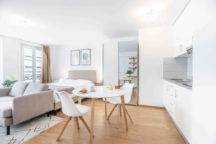 Studio meublé, situé en plein centre de Lausanne, idéal pour les étudiants. Interior 1