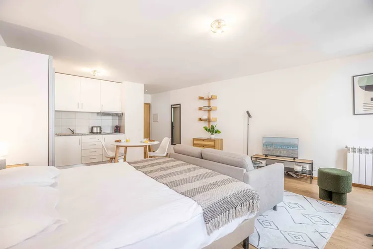 Studio meublé, situé en plein centre de Lausanne, idéal pour les étudiants. Interior 2