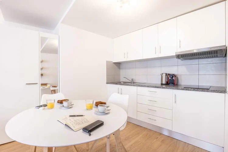 Studio meublé, situé en plein centre de Lausanne, idéal pour les étudiants. Interior 1