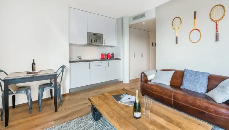 Comfortable and high-tech studio apartment in Plainpalais, Geneva Interior 2