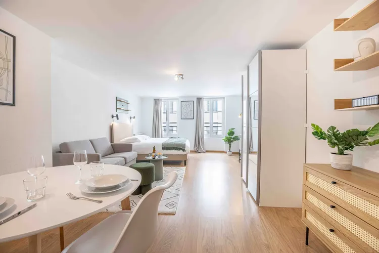 Studio meublé, situé en plein centre de Lausanne, idéal pour les étudiants. Interior 1