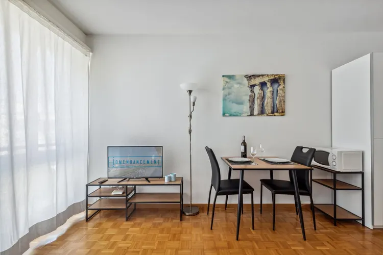 Gorgeous studio apartment in Champel, Geneva Interior 1
