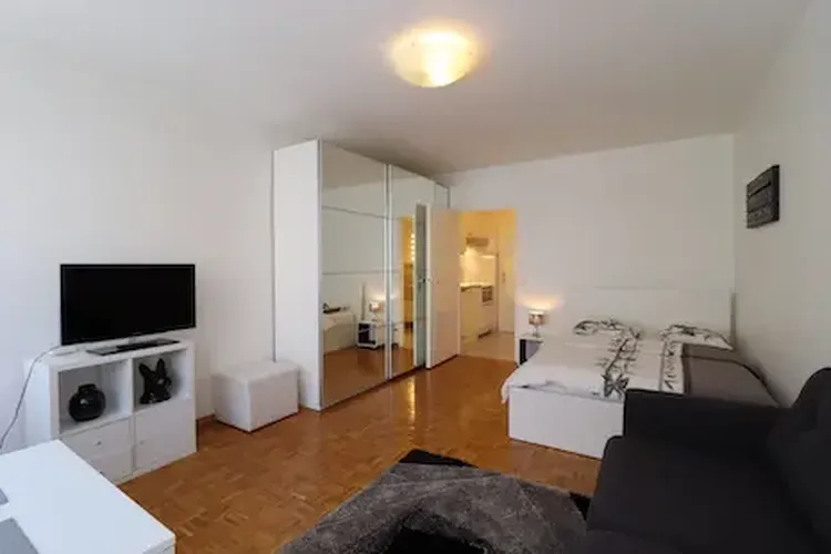 Very nice with greate location studio apartment in Champel, Geneva Interior 2