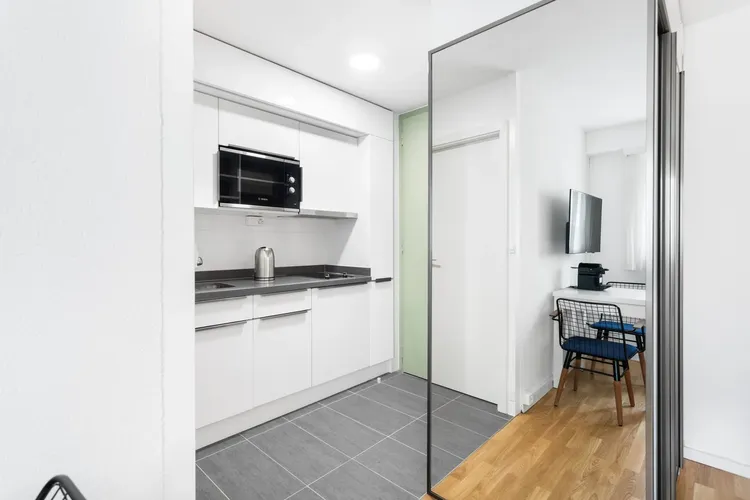 Furnished and serviced apartment Lausanne CHUV EHL studio Interior 3