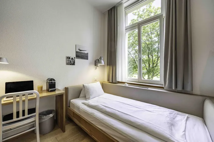 Single hotel room Interior 2