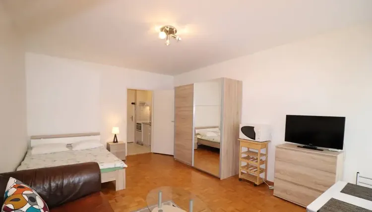 Nice design and fully equipped studio apartment in Champel, Geneva Interior 3