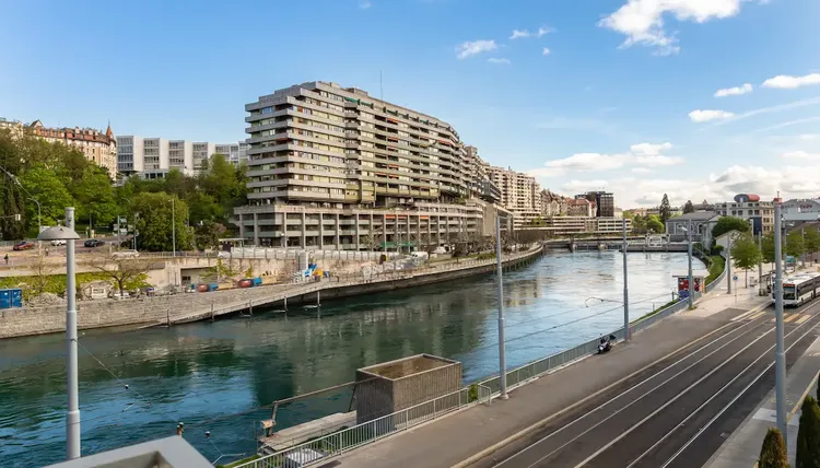 Élégant appartement de deux pièces avec balcon à Plainpalais, Genève Interior 2