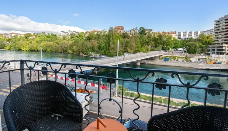 Stylish with balcony two room apartment in Plainpalais, Geneva Interior 4