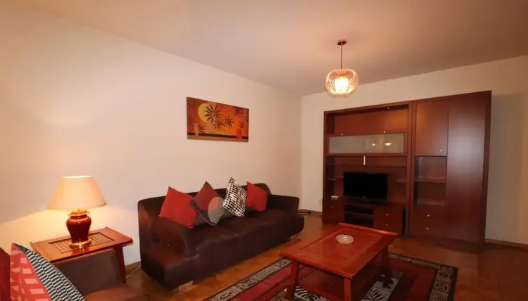 Brigth well located two bedrooms apartment in Champel, Geneva Interior 2
