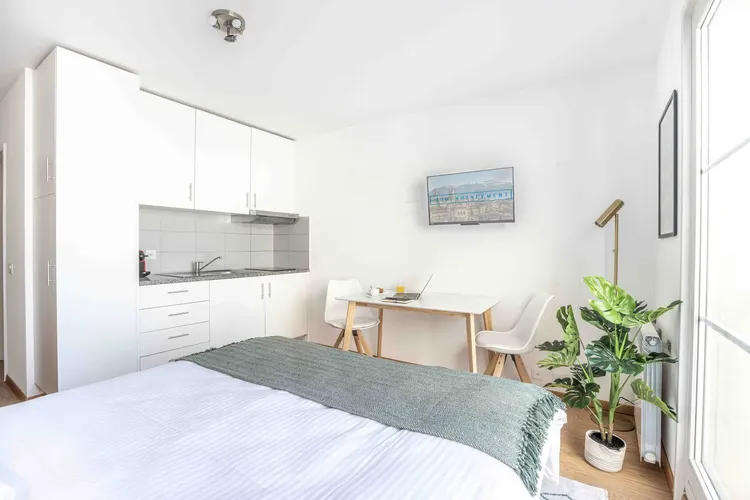 Studio meublé, situé en plein centre de Lausanne, idéal pour les étudiants. Interior 1