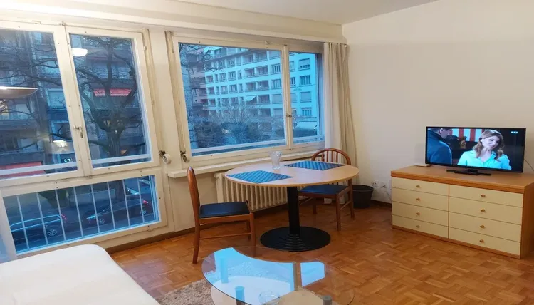 Brigth city center studio apartment in Champel, Geneva Interior 1