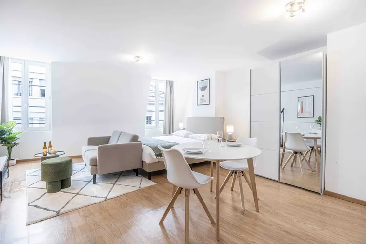Studio meublé , en plein centre ville de Lausanne, idéal pour les étudiants  Interior 2
