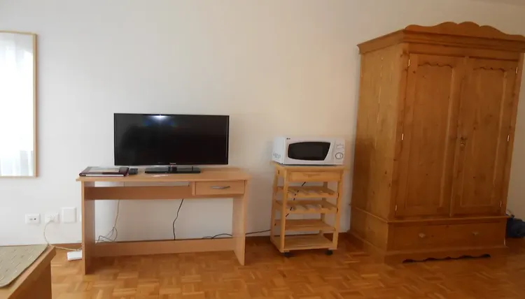 Modern and nice furnished studio apartment in Champel, Geneva Interior 1