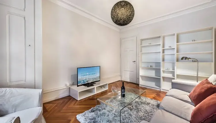 Amazing 1 room apartment in Eaux-Vives, Geneva Interior 2
