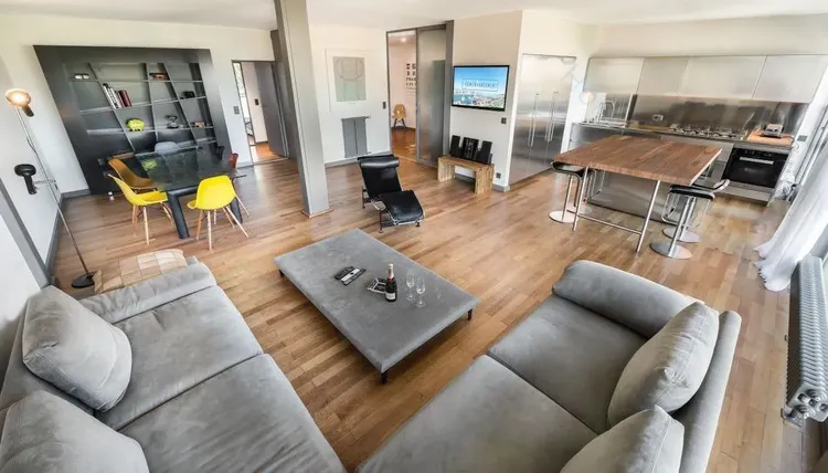 Artist double room apartment luxury in Eaux-Vives, Geneva