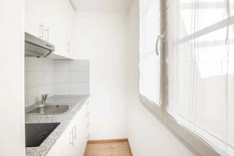 Studio meublé, situé en plein centre de Lausanne, idéal pour les étudiants. Interior 1