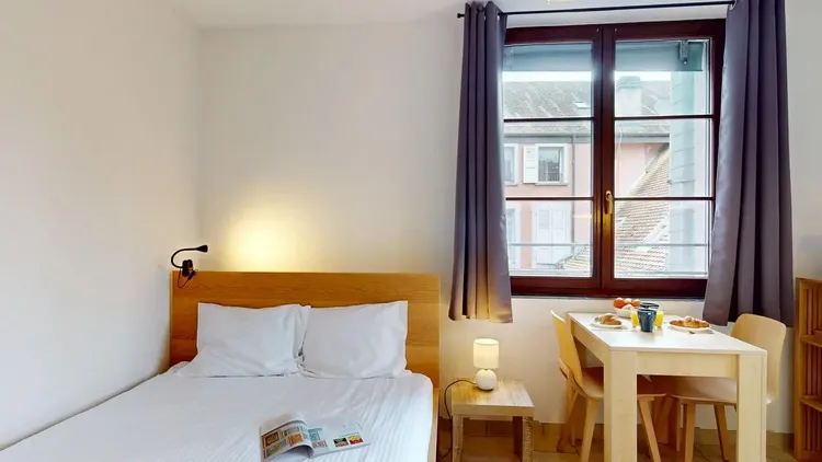 Studio meublé avec coin nuit séparé au centre de Vevey Interior 3