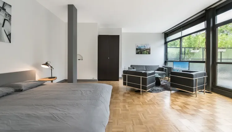 Modern studio apartment luxury in Eaux-Vives, Geneva Interior 3