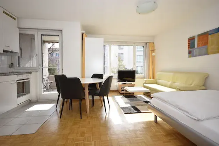 Studio ideally located in the heart of Zurich and close to the Limmat.