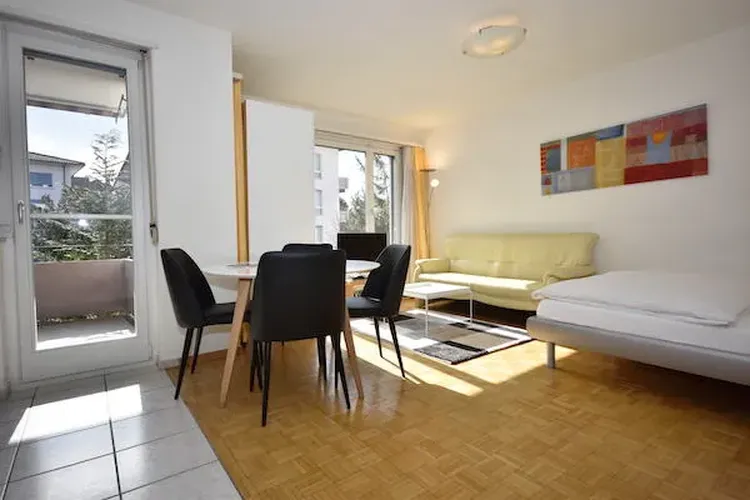 Studio ideally located in the heart of Zurich and close to the Limmat. Interior 2