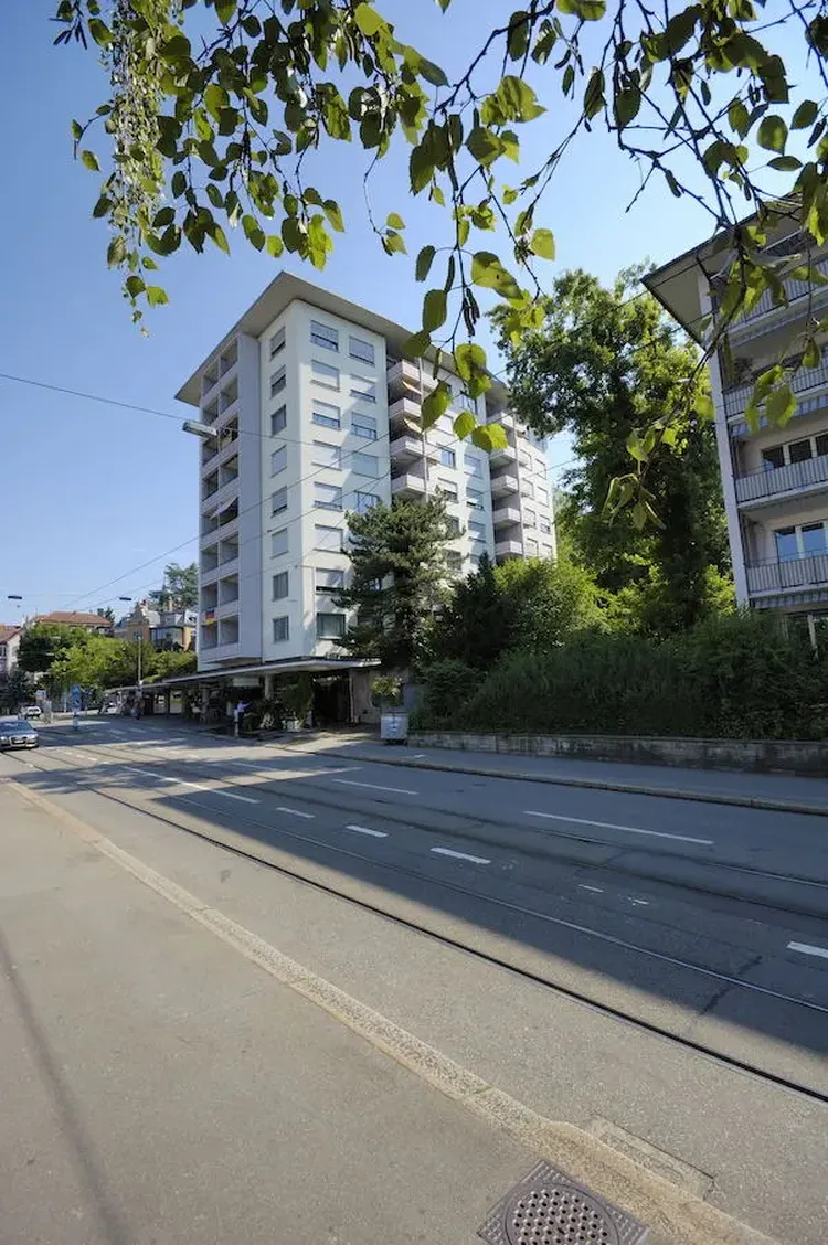 Studio ideally located in the heart of Zurich and close to the Limmat. Interior 1