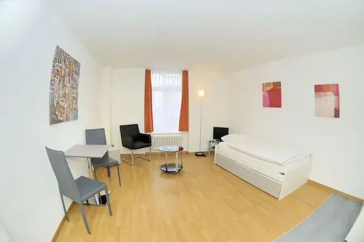  Beautiful studio ideally located in the heart of Zurich and close to Bahnhofstrasse.