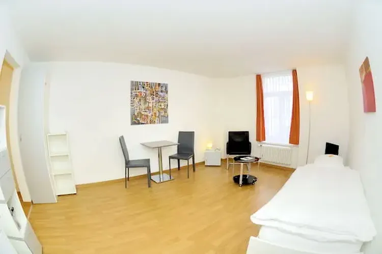  Beautiful studio ideally located in the heart of Zurich and close to Bahnhofstrasse. Interior 2