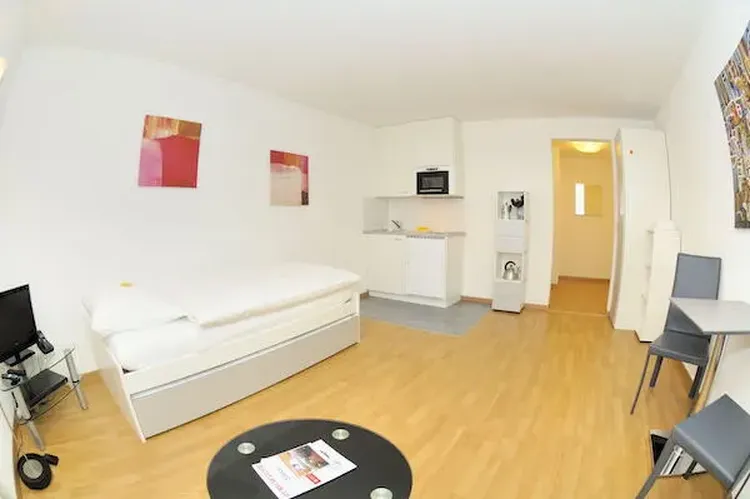  Beautiful studio ideally located in the heart of Zurich and close to Bahnhofstrasse. Interior 3