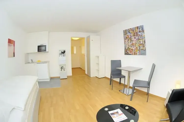  Beautiful studio ideally located in the heart of Zurich and close to Bahnhofstrasse. Interior 4
