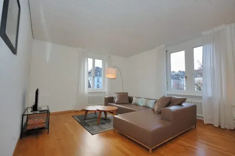 2 Bedrooms in a residential area of Zurich close to the lake. Interior 3