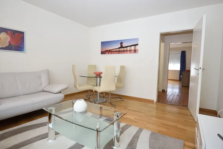 Beautiful two bedrooms close to the Lake. Interior 3
