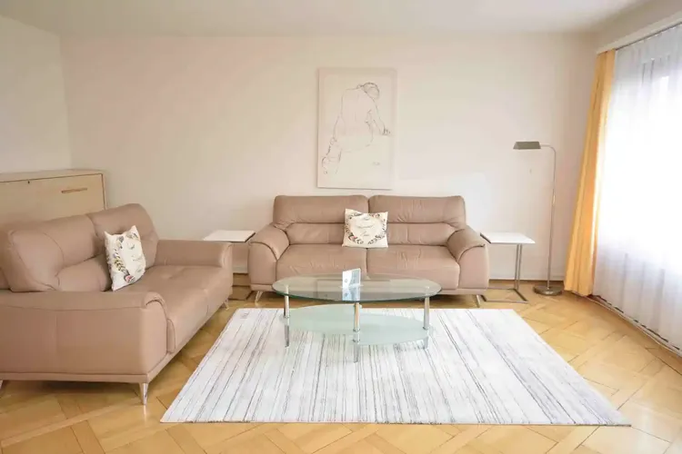 Two bedrooms ideally located in the heart of Zurich and close to the Limmat.